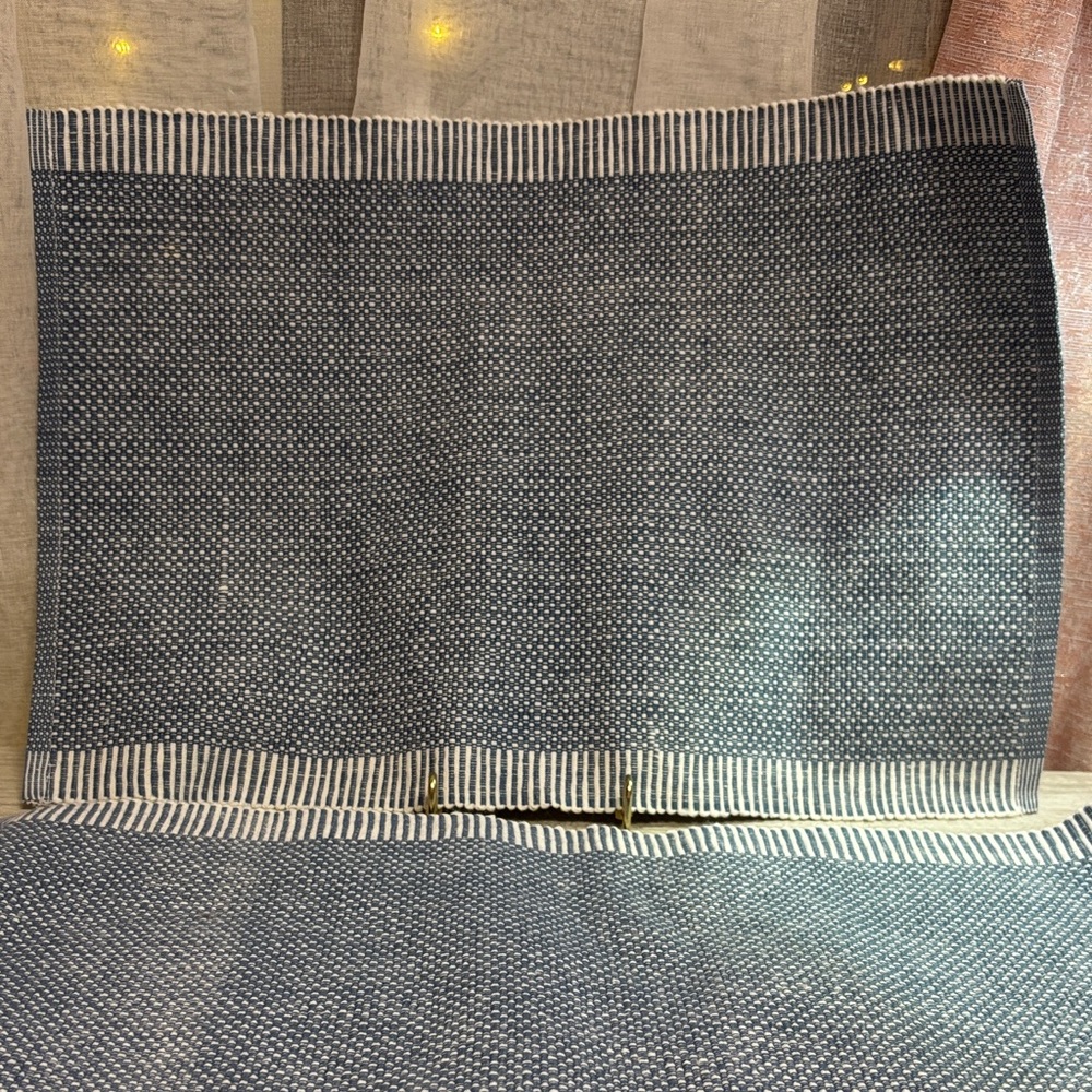 Elegant Blue and White Place Mats: Set of 4 - Picture 6 of 6